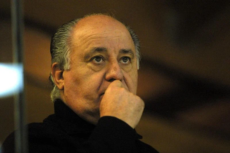 10. Amancio Ortega
Patrimônio líquido: US$ 123,8 bilhões
Fonte da Riqueza: Zara
Idade: 88
Cidadania: Espanha

