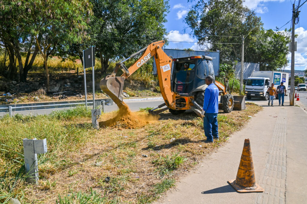 Obra de drenagem das avenidas Juracy Magalhães e Caracas altera trânsito na região do bairro Jurema