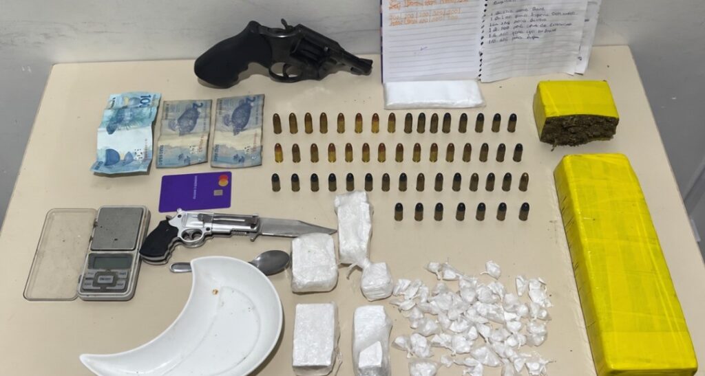 Conquista: Polícia Militar prende homem suspeito de tráfico de drogas e apreende arma de fogo no Nova Cidade