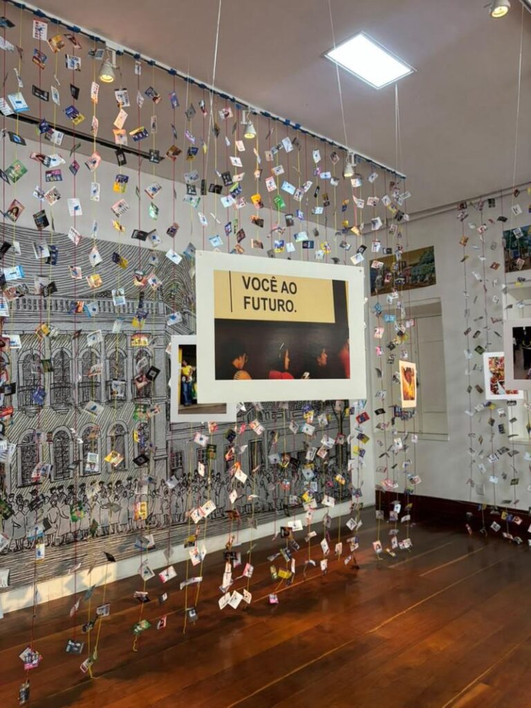 Expografia “Imagens da voz: sentidos em disputa” reúne registros das eleições de 2026 em Vitória da Conquista