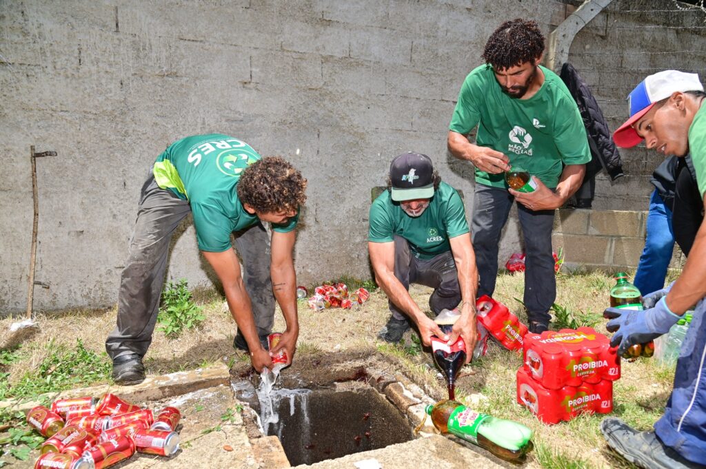 Conquista: Vigilância Sanitária descarta cerca de 5.800 produtos vencidos em parceria com associação de catadores