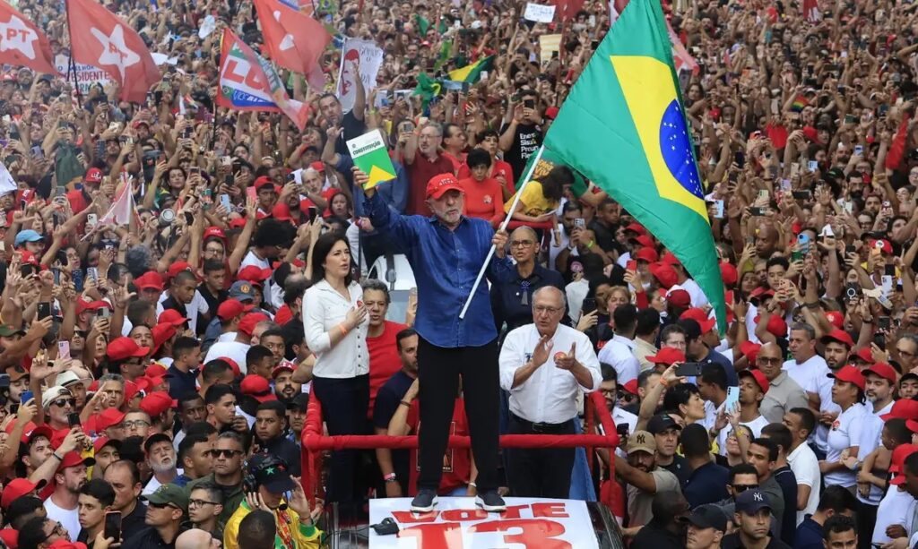 Em virada histórica, Lula é eleito Presidente do Brasil pela 4ª vez